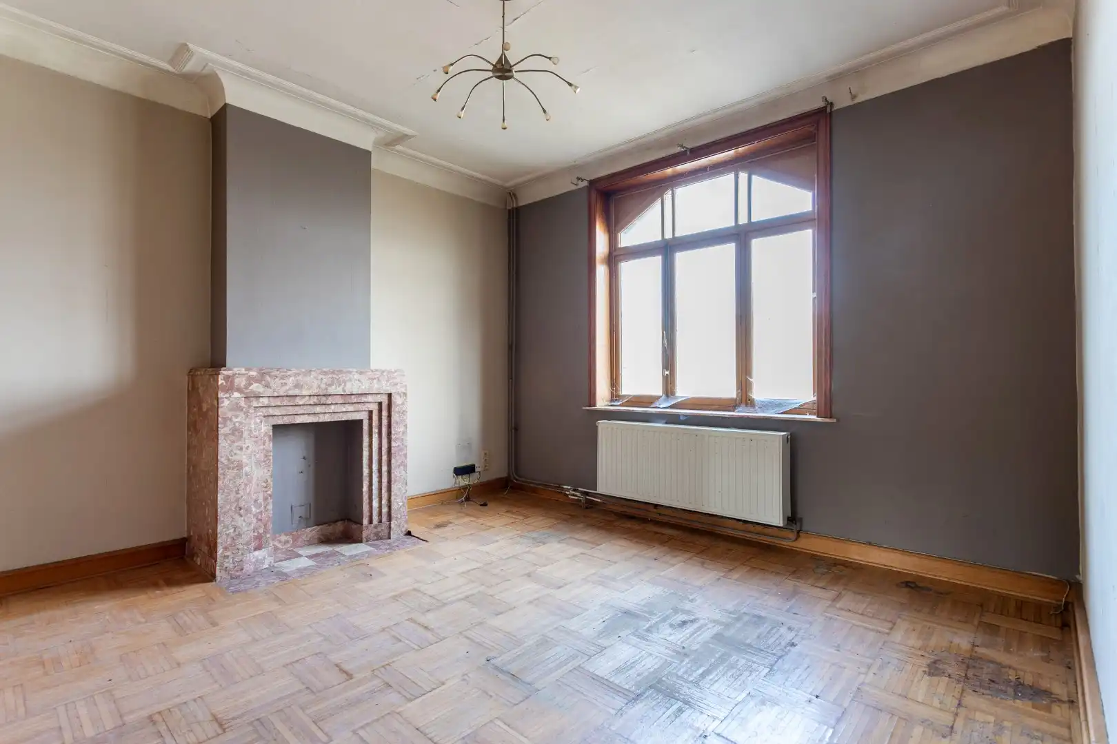 Kraktervolle woning met veel potentieel, 2 autostaanplaatsen en tuin te Dworp foto 7