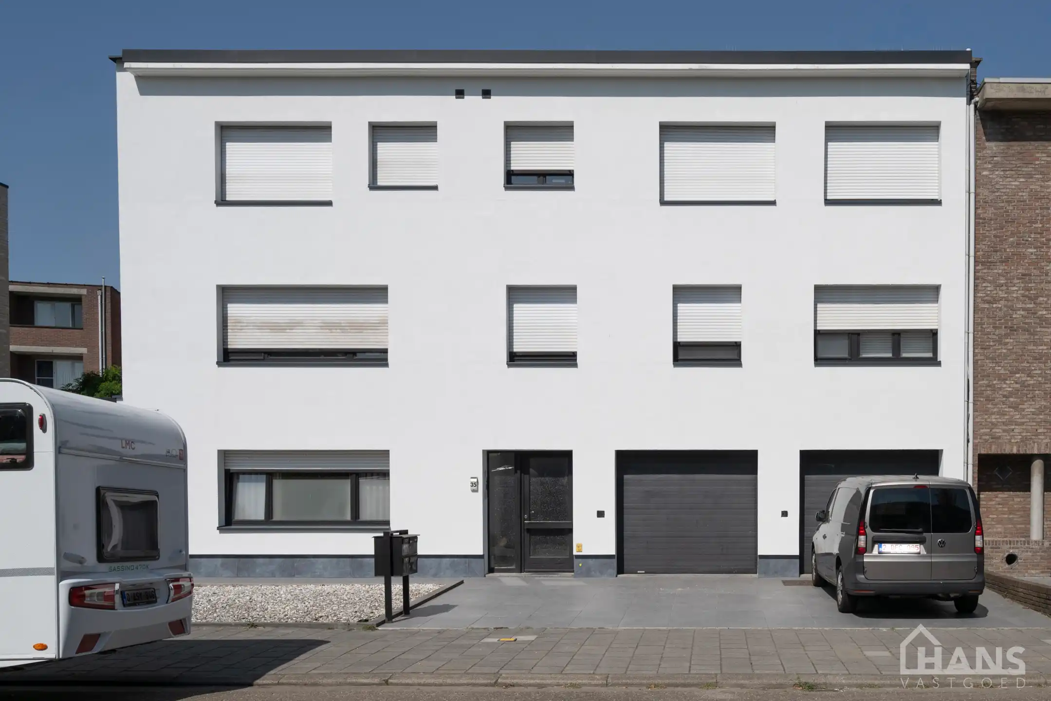 Recent gelijkvloersappartement met garagebox optioneel. foto {{pictureIndex}}