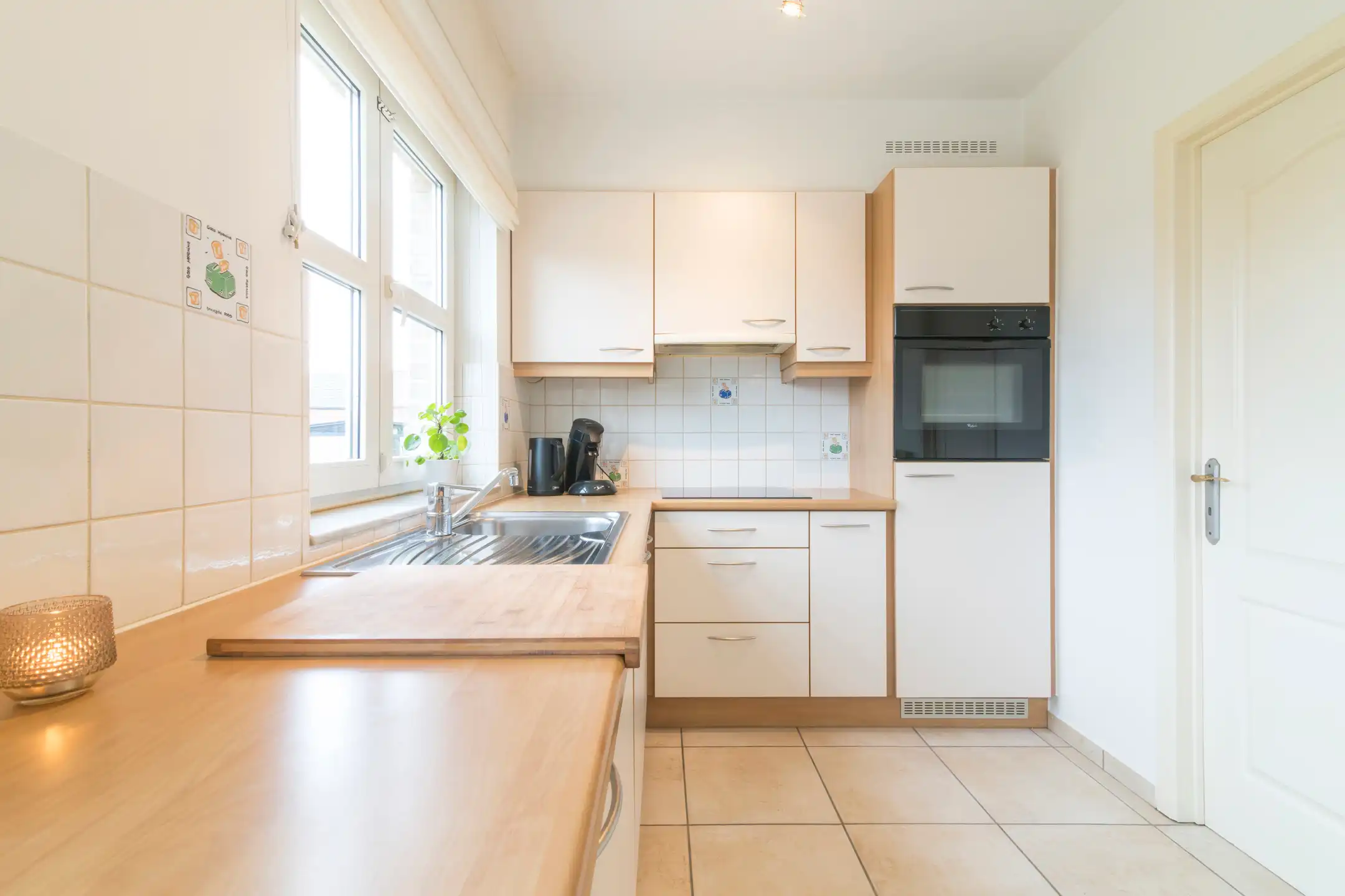 Gelijkvloers appartement met aparte ingang en privétuin foto 14