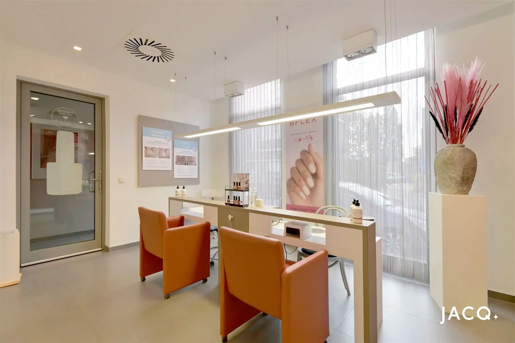 Gerenoveerd schoonheidsinstituut (156m²) met buitenruimte! foto 3