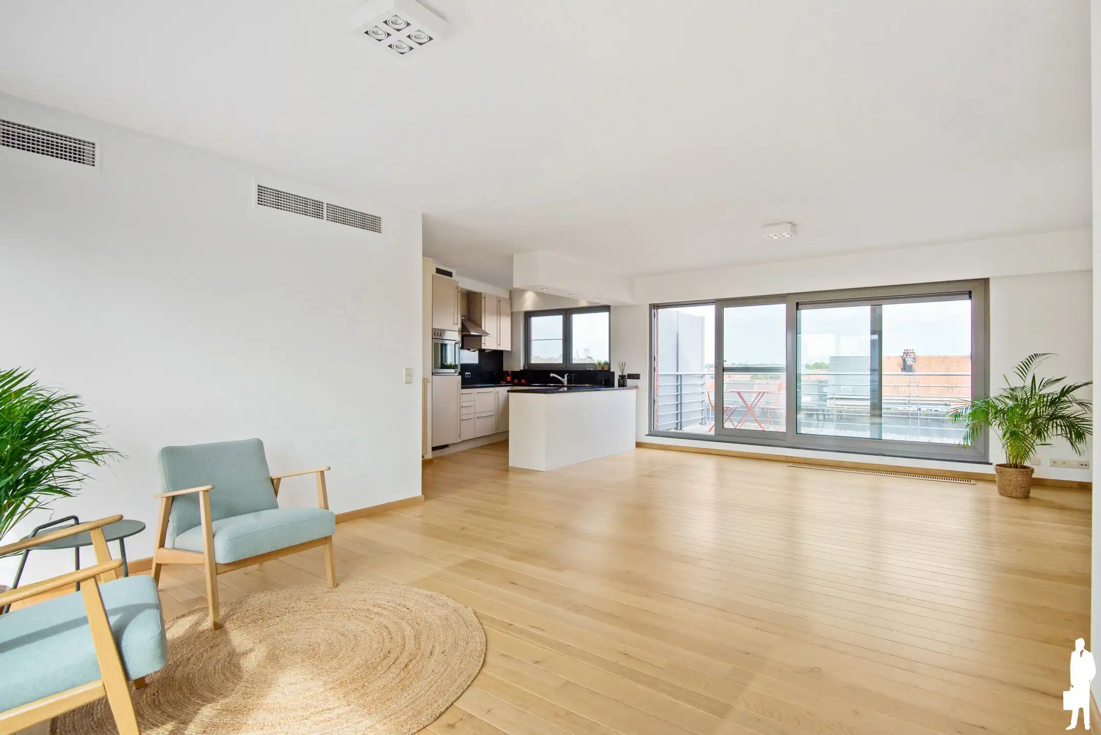 Prachtig penthouse appartement met 2 slpks en 2 terrassen  foto {{pictureIndex}}