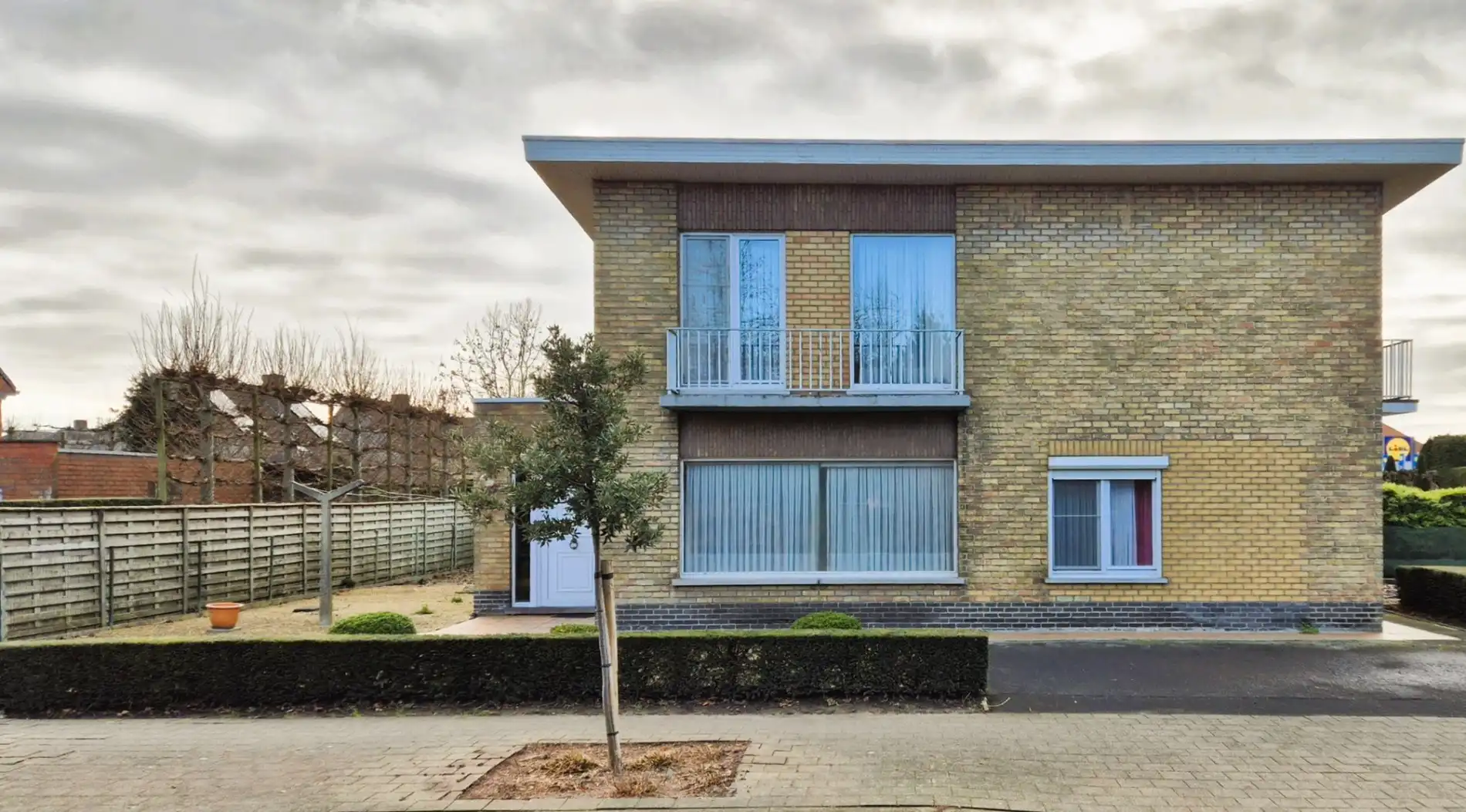 Woning en/of handel op zeer zichtbare hoek foto 19