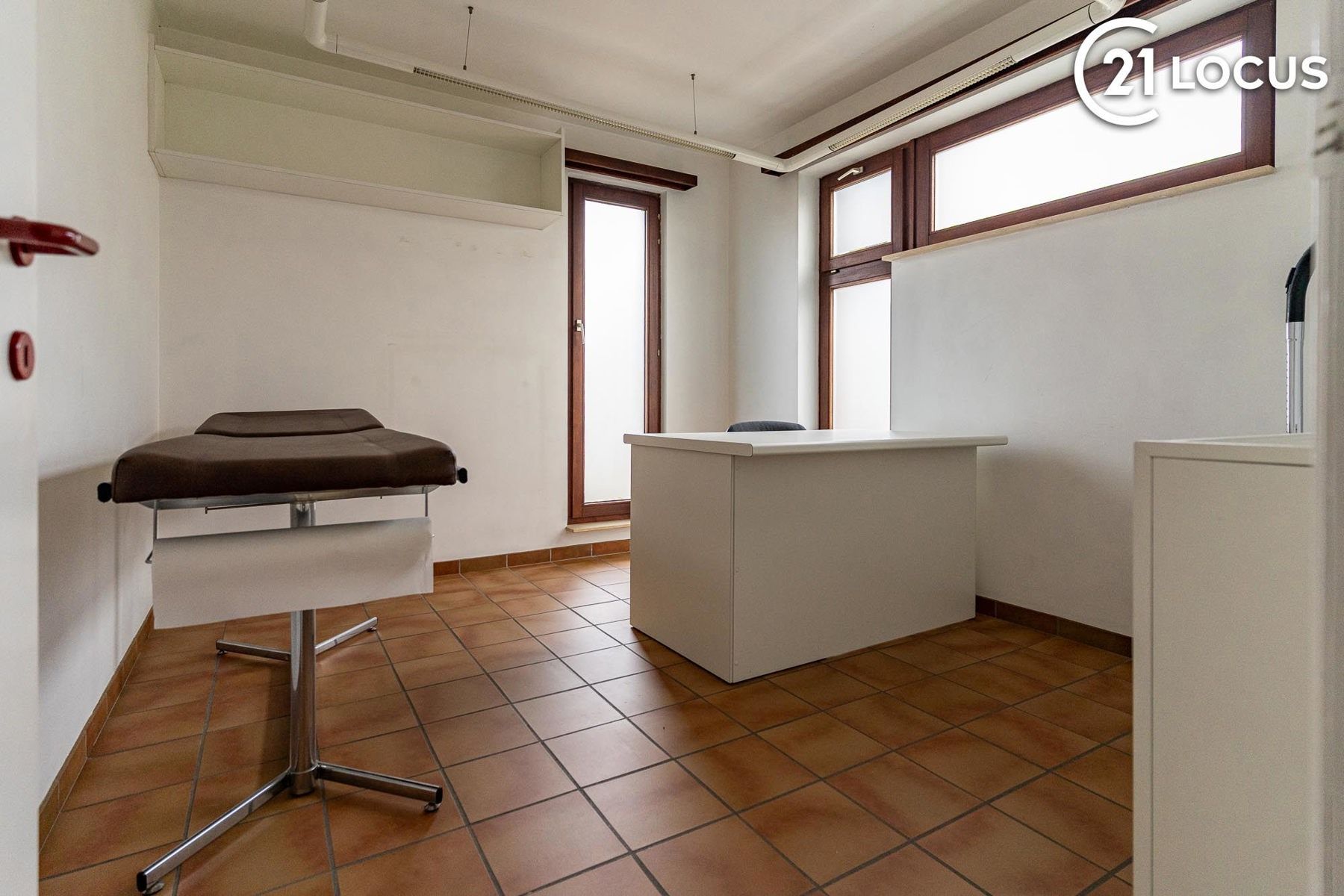 Ruime woning in rustige buurt te Zwijndrecht - 5 slaapkamers foto 7