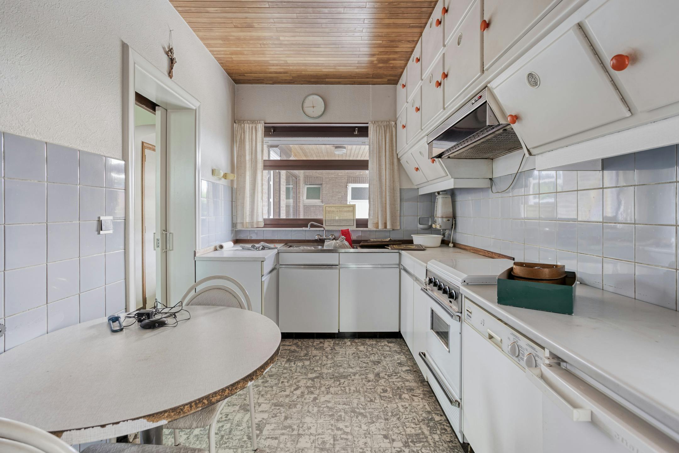 Te renoveren woning te koop net buiten het centrum van Retie foto 8