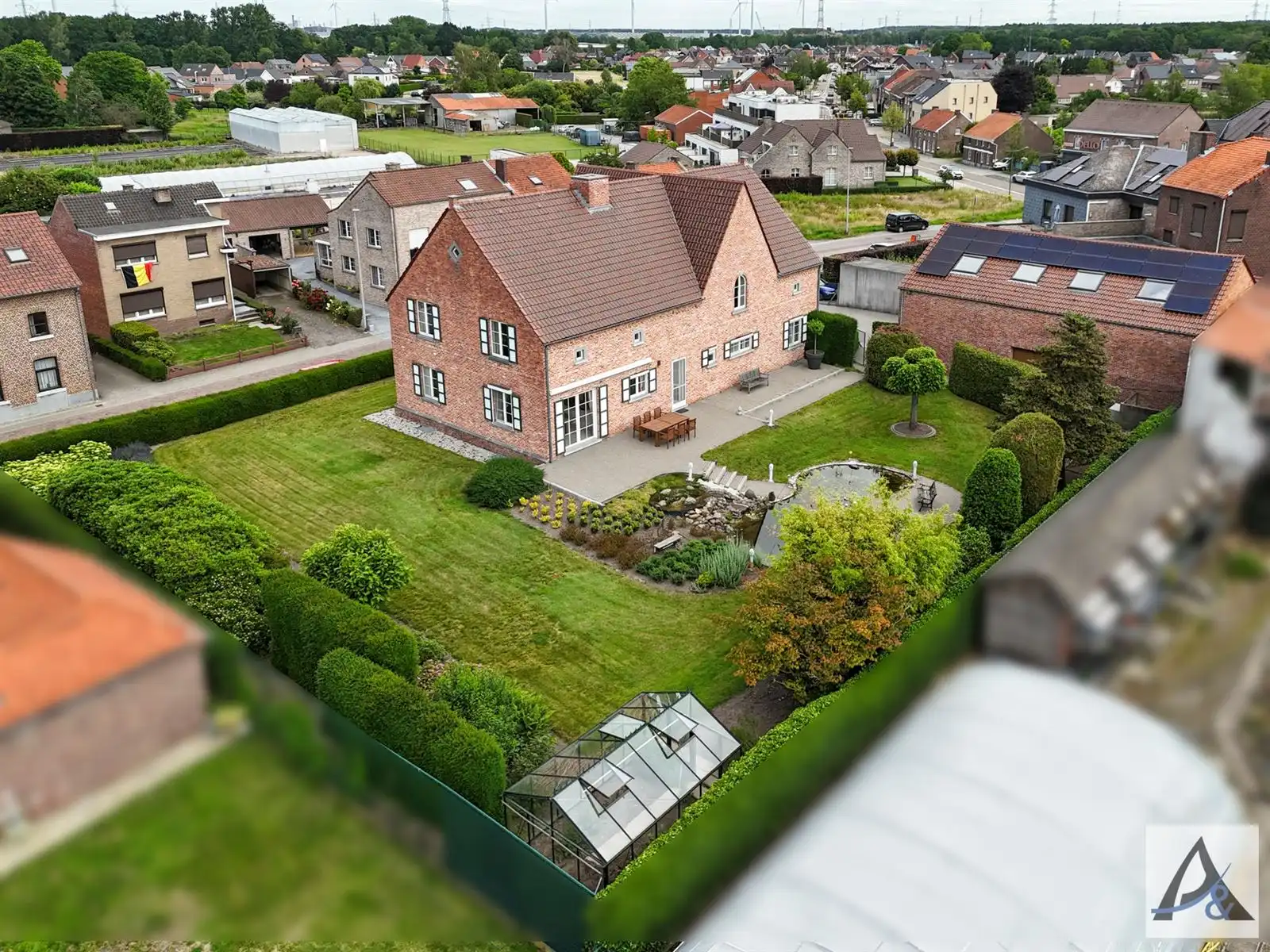 Exclusieve villa met ruime loods in hartje Munsterbilzen foto 57
