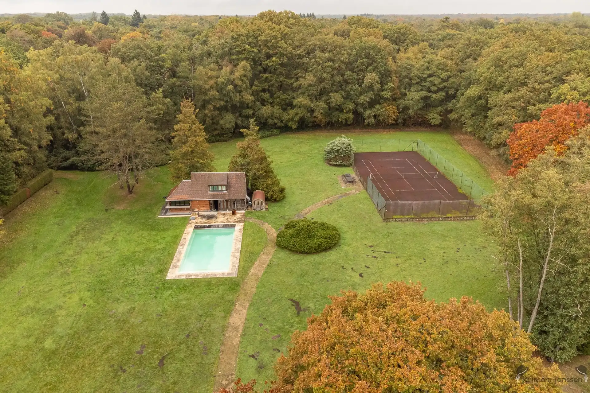 domein van ca.20 ha met 2 woningen foto 10