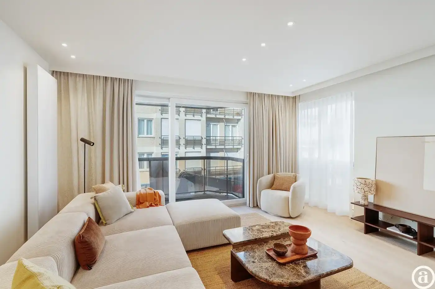 Lichtrijk hoekappartement met zijdelings zeezicht, centrum   foto 10