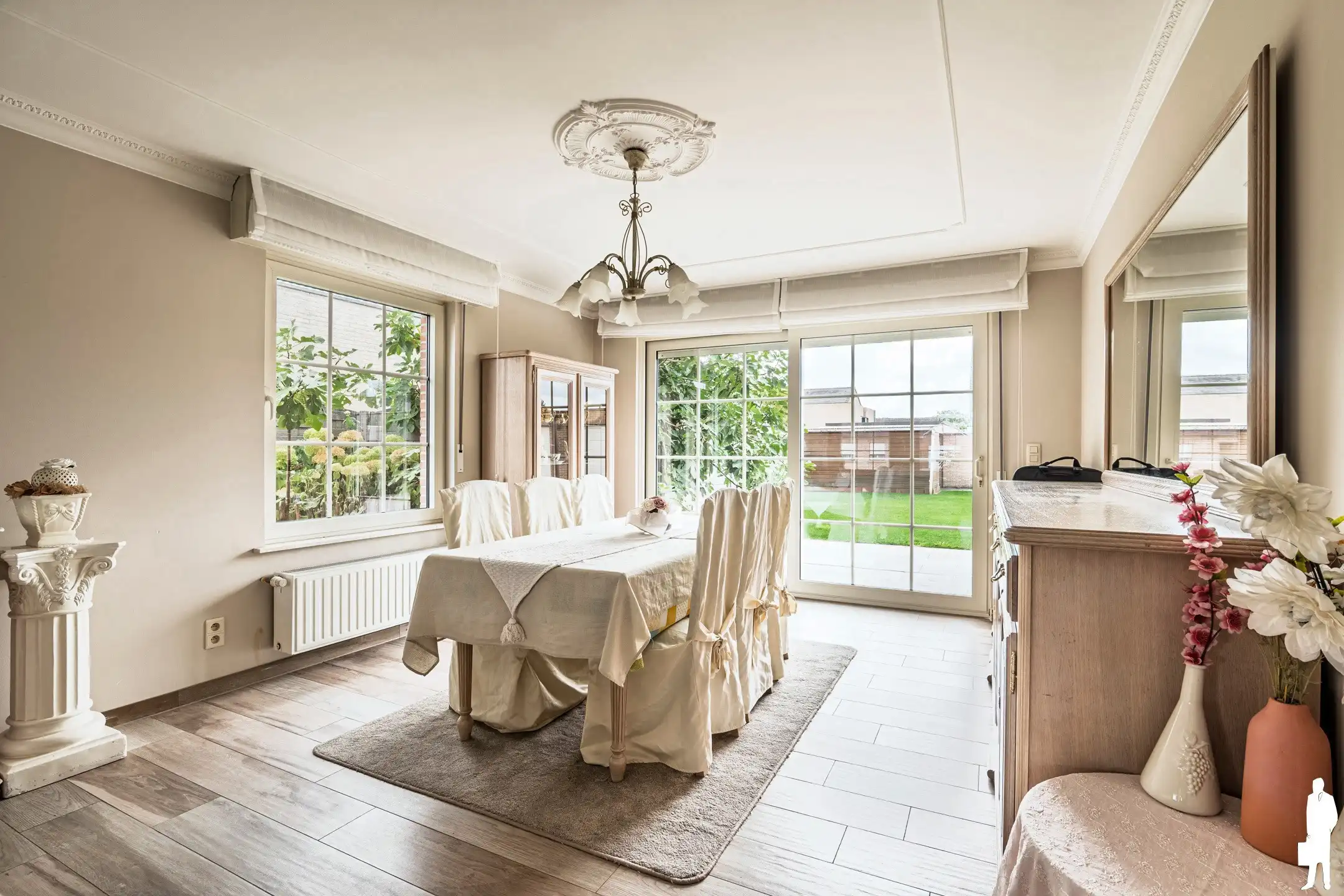 Ruime woning met 6 slpks. en grote kelder nabij Nederland foto 7