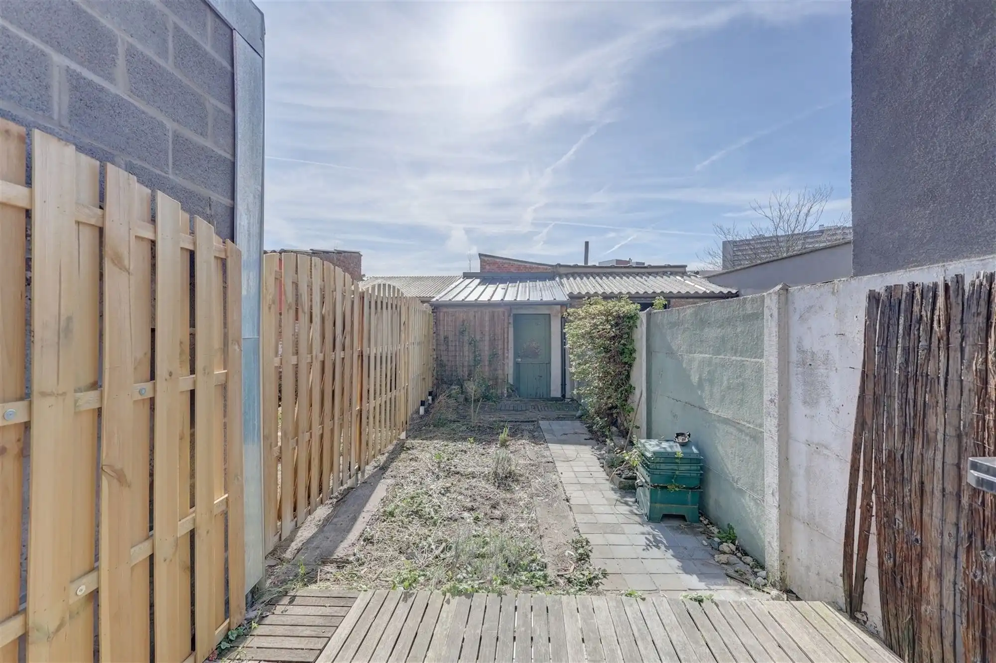 Moderne gezinswoning met twee slaapkamers en tuin foto 11