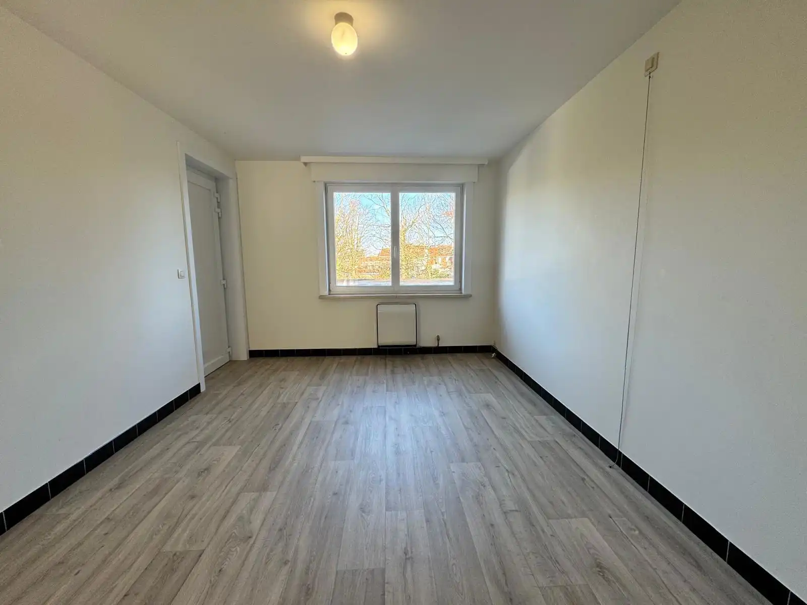 Ruim appartement met 2 slpks, tuin en garage in Rumbeke foto 8