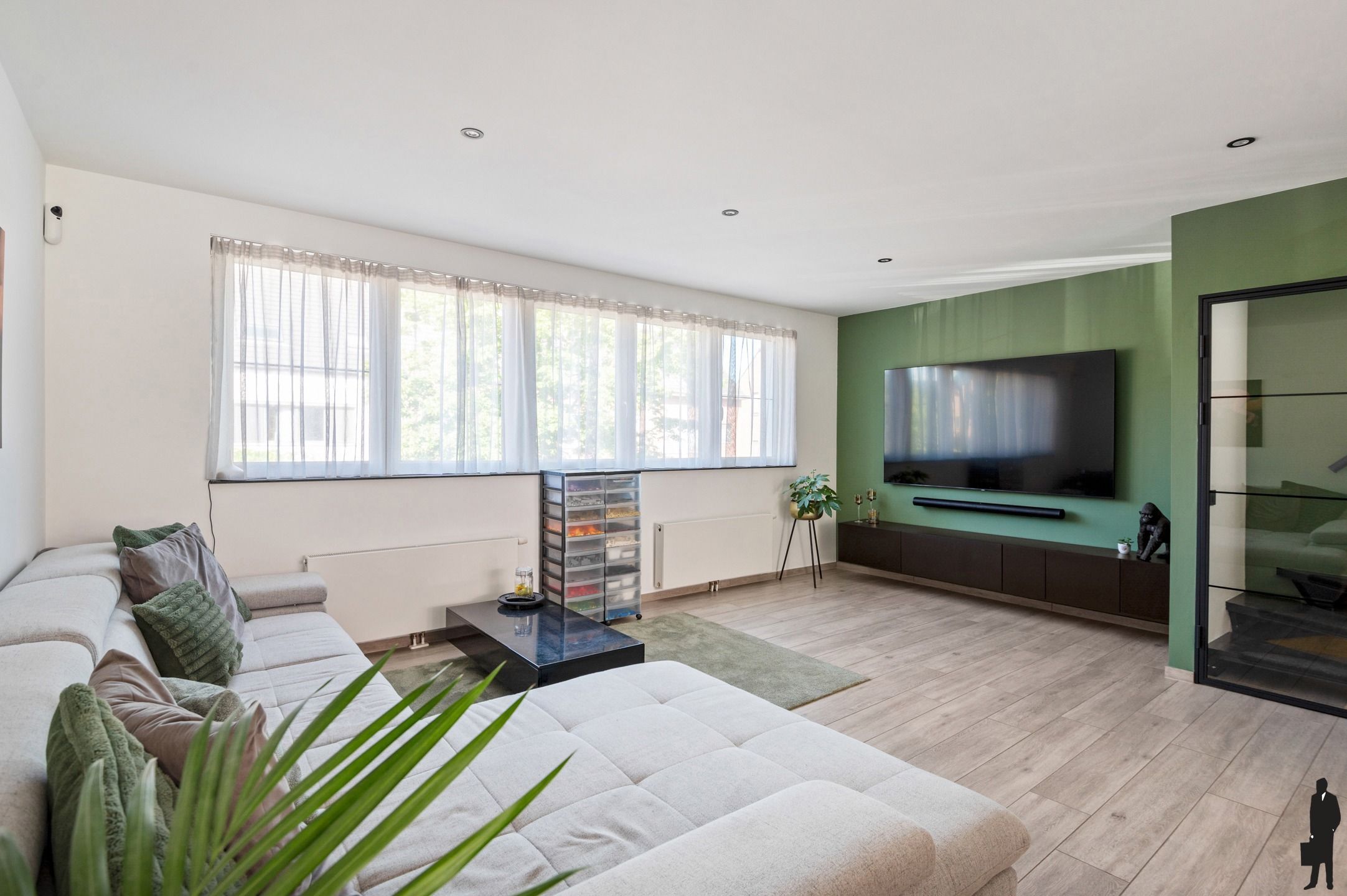 Welgelegen gerenoveerde woning met 3 slpks, 2 badks en tuin foto 4