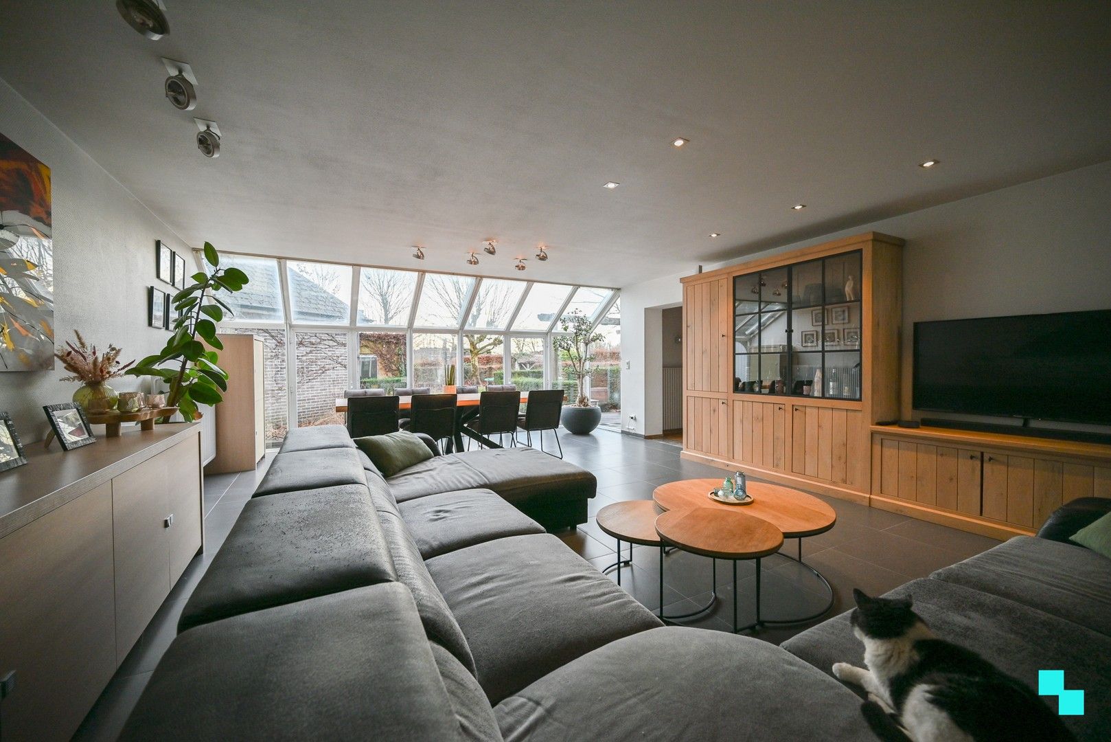 Uitzonderlijke eigendom bestaande uit een gezinswoning & afzonderlijk (kantoor)gebouw te Izegem foto 5