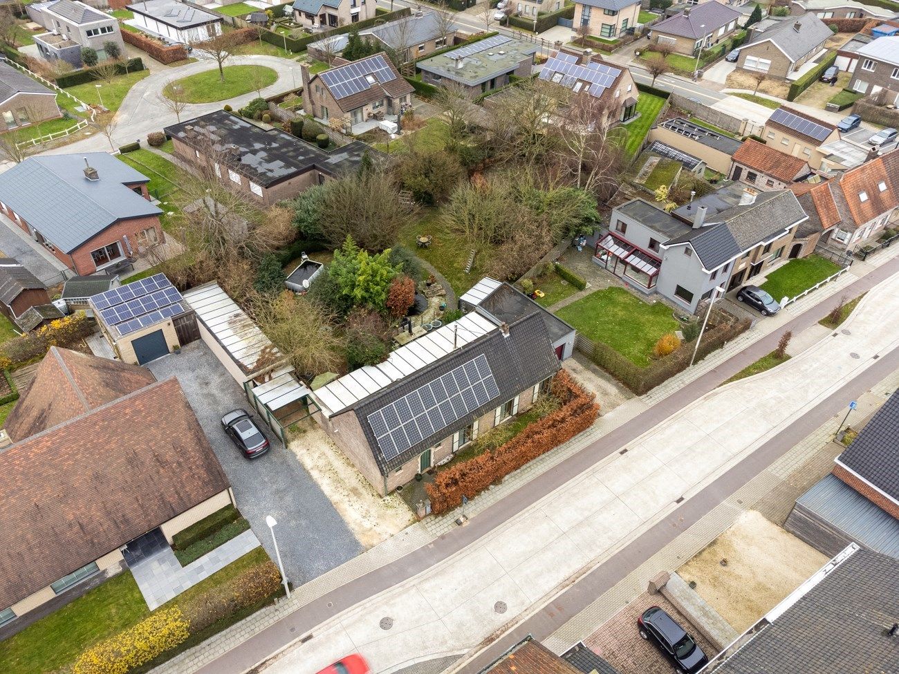 Goed gelegen villa in hoeve-stijl met ruime tuin foto {{pictureIndex}}
