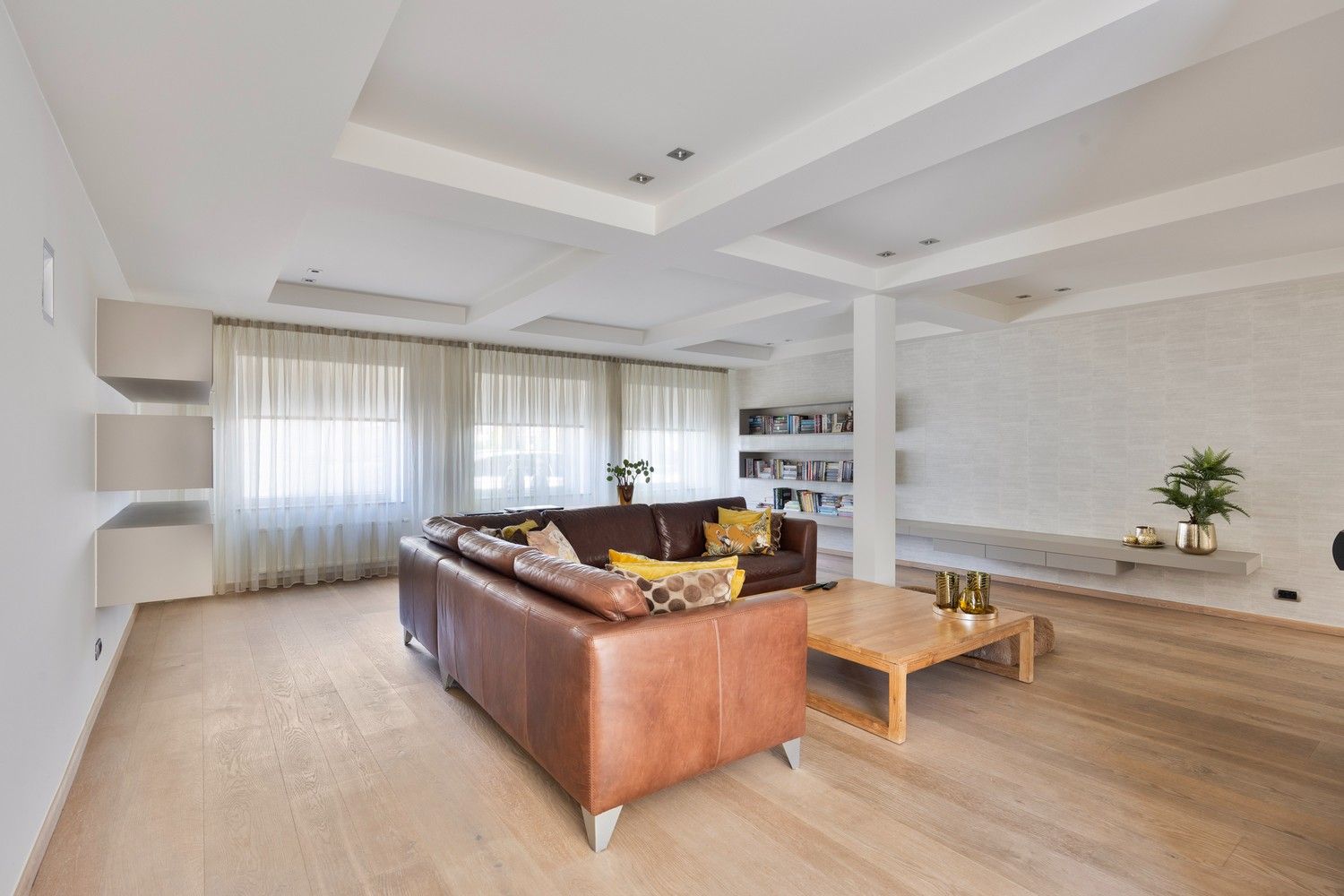 Stijlvol wonen in As: ruime, instapklare woning met tuin en garage foto 12