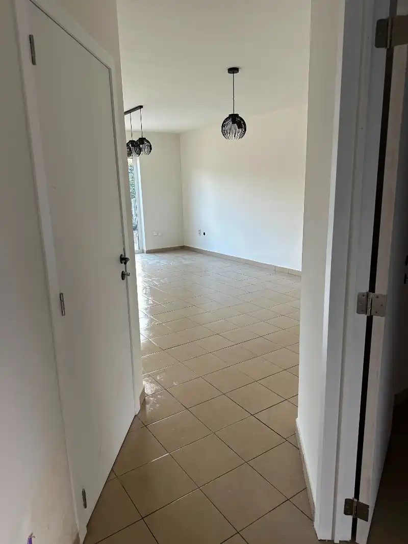 --- NIEUW --- Volledig gerenoveerd 1-slaapkamer appartement met autostaanplaats. foto 4