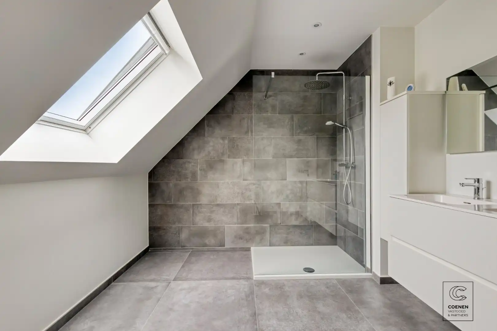 Gerenoveerde woning met 4 à 5 slpk's op een gunstige ligging te Oelegem! foto 25