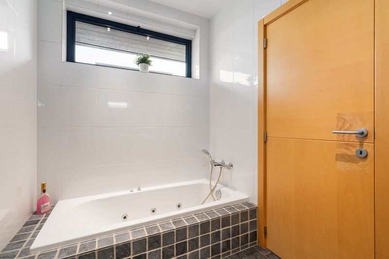 Unieke en speelse villa  met wellness foto 18