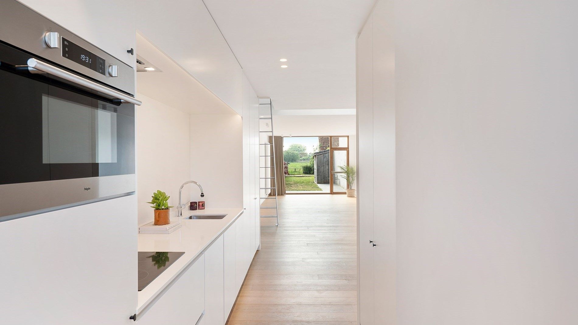 Vernieuwd huis met open zichten vlakbij Brugge foto {{pictureIndex}}