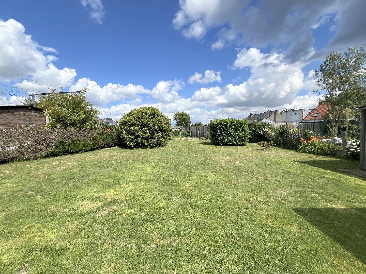 Halfopen bebouwing met 3 slaapkamers, tuin en garage te koop in doodlopende straat te Wevelgem foto 3