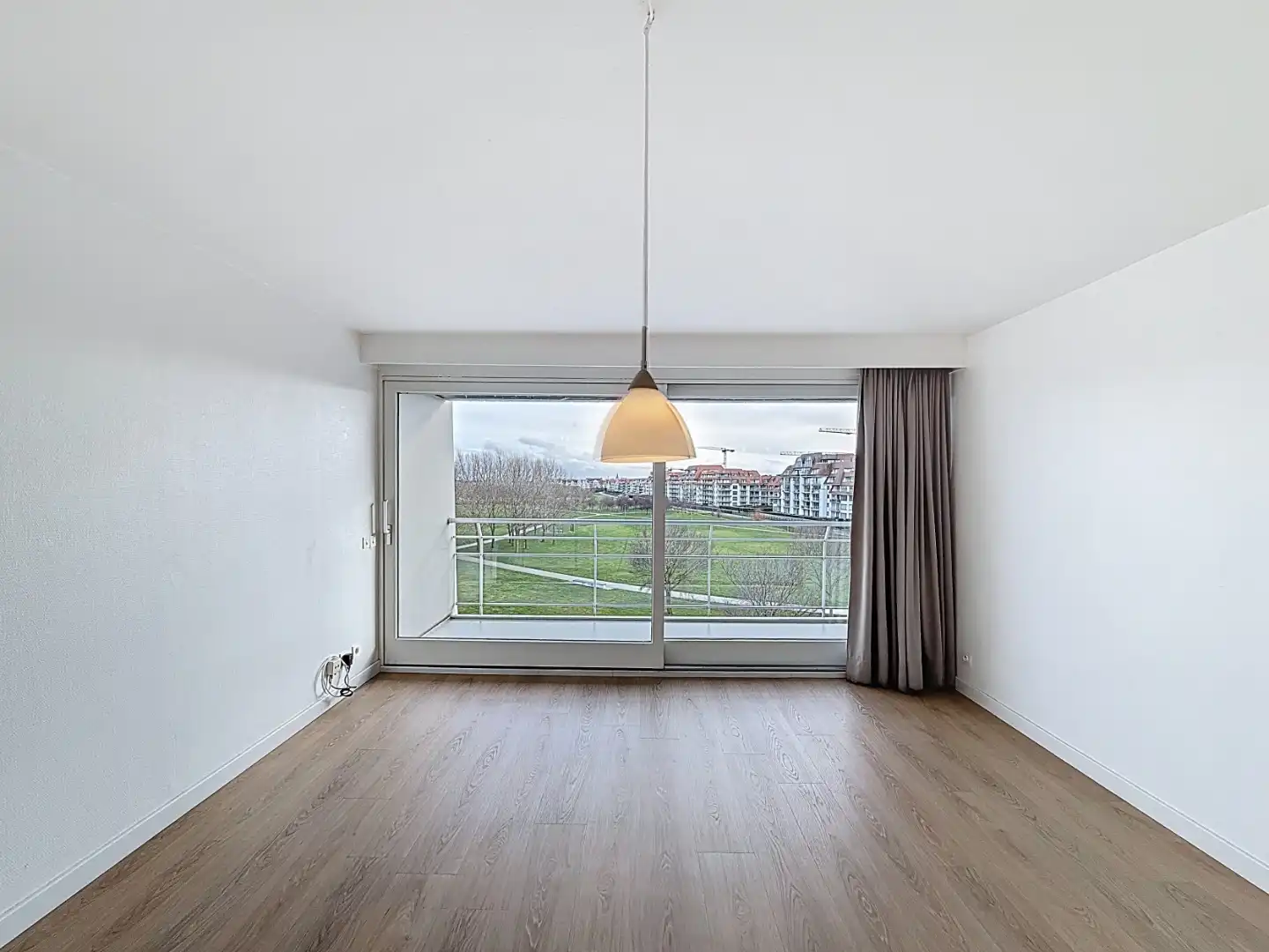 Zuid georiënteerde studio met panoramisch uitzicht op de vaargeul van Nieuwpoort foto 3