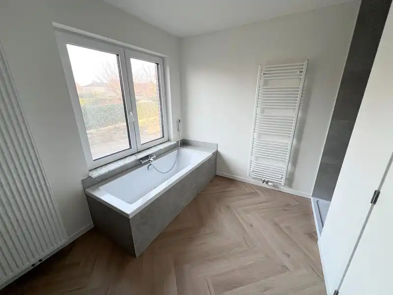 Stijlvol gerenoveerd appartement met 3 slaapkamers, garage en berging foto 12