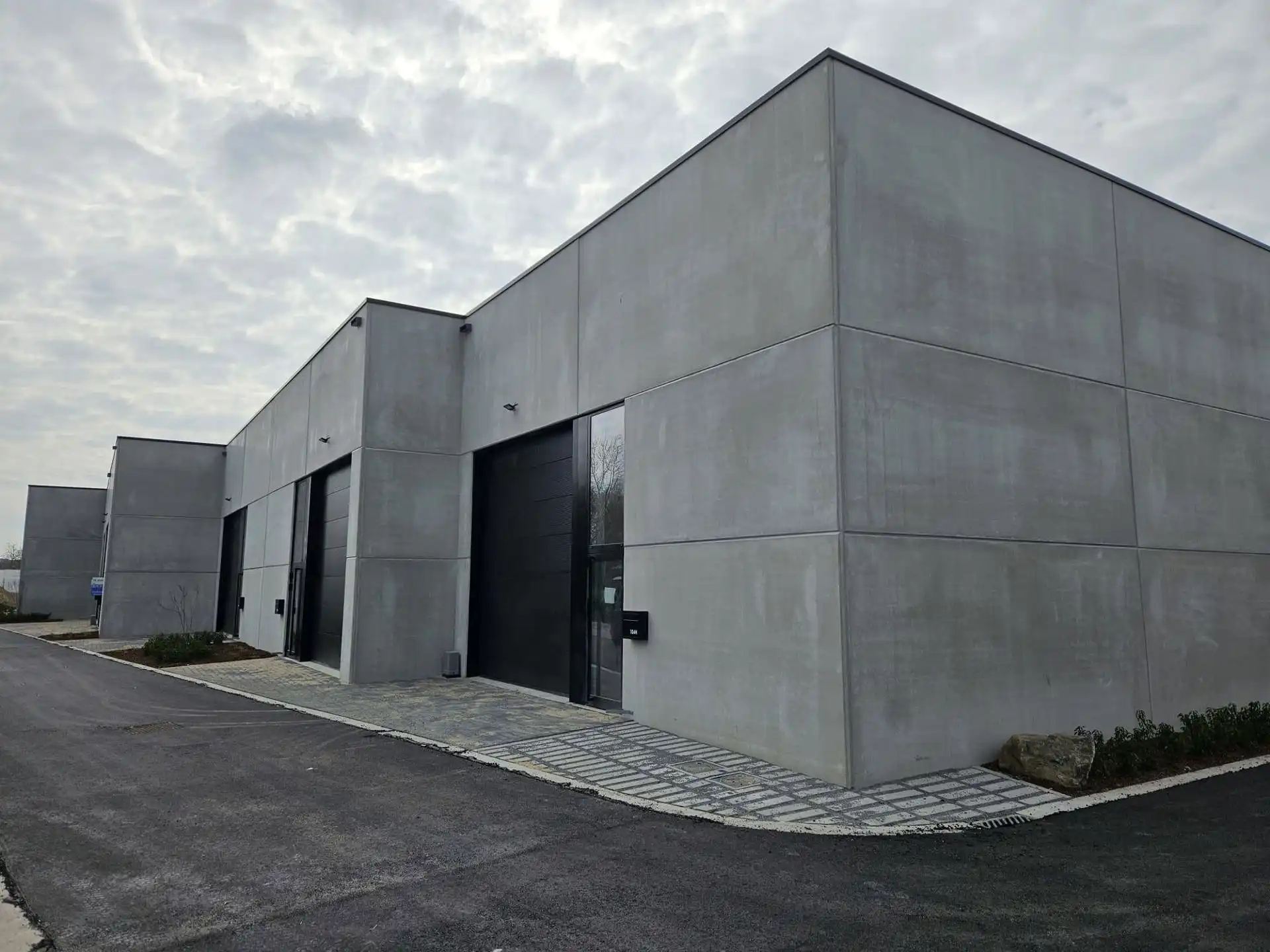 KMO-unit van 150m² te huur in Hasselt. foto 2