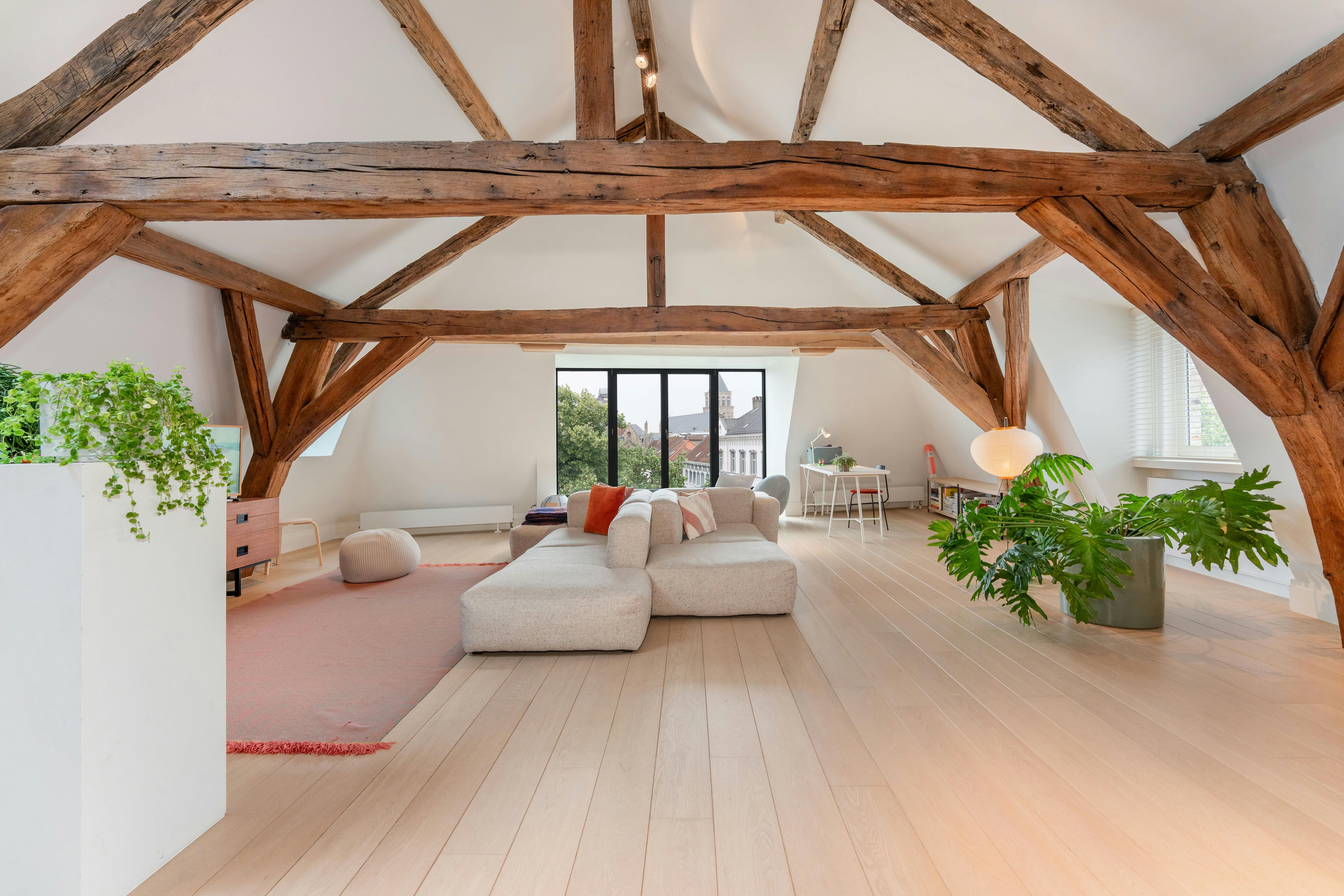 Exclusieve penthouse met historisch uitzicht in hartje Brugge foto {{pictureIndex}}