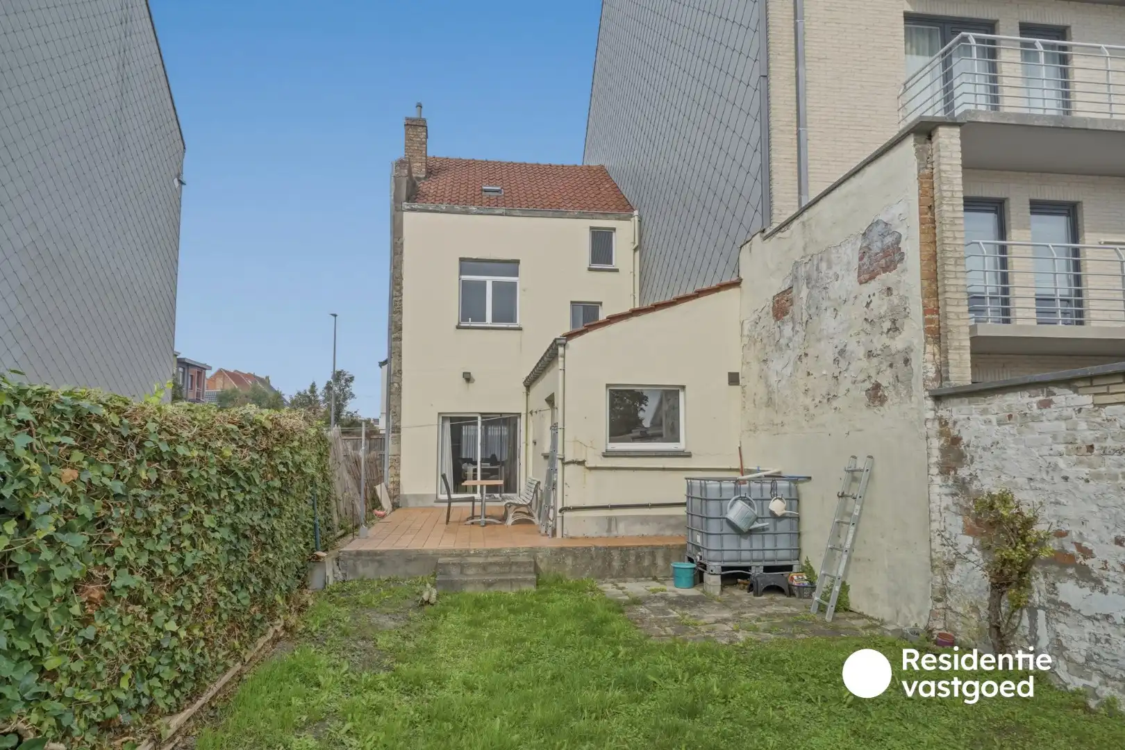 Ruime gezinswoning met 4 slaapkamers en tuin in Oostende foto 6