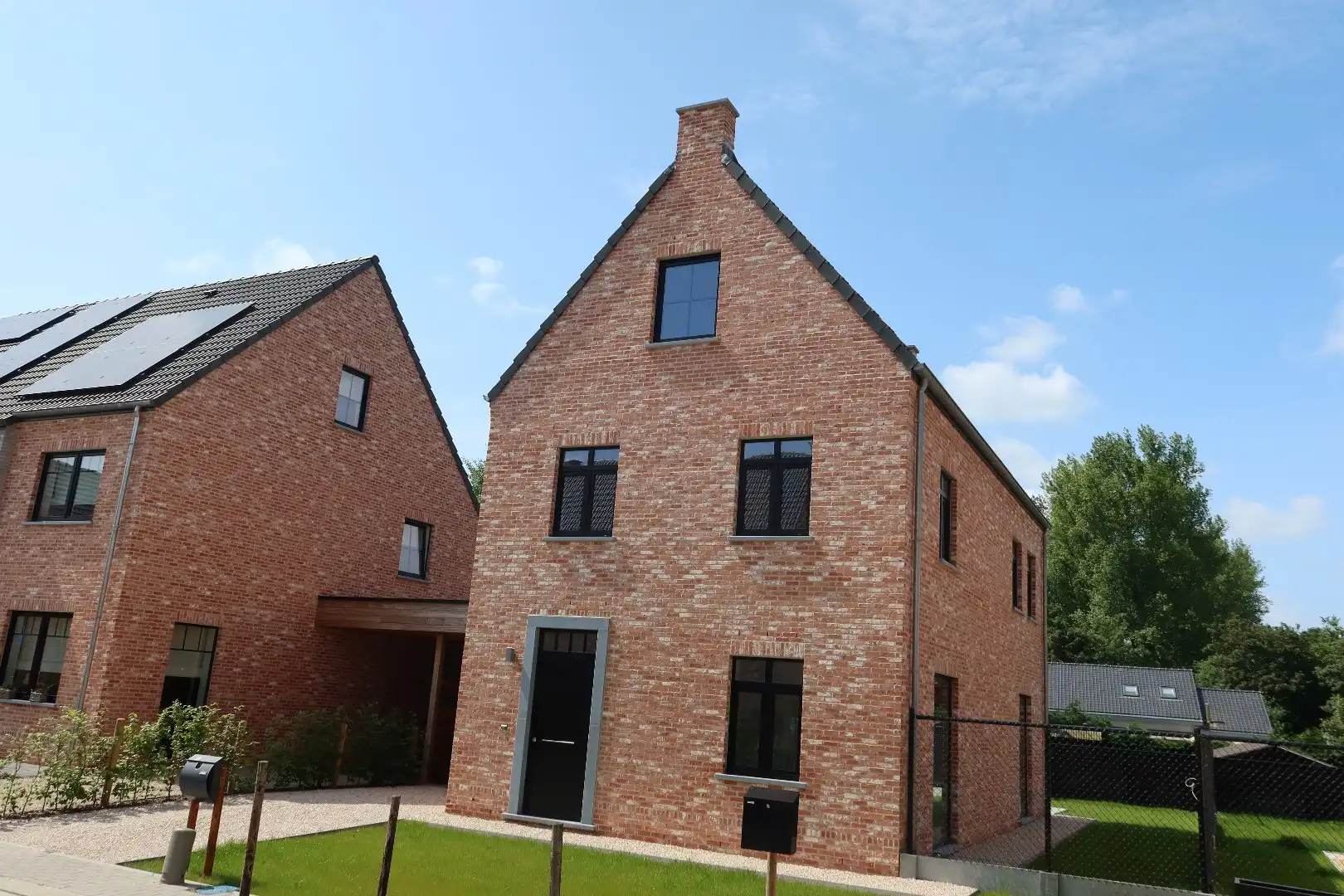 Recente pastorijwoning met 3 slk, carport en tuin foto 25