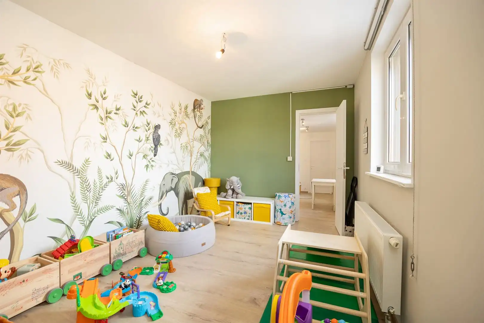 Verrassend ruime woning met 7 slaapkamers en tuin. foto 13