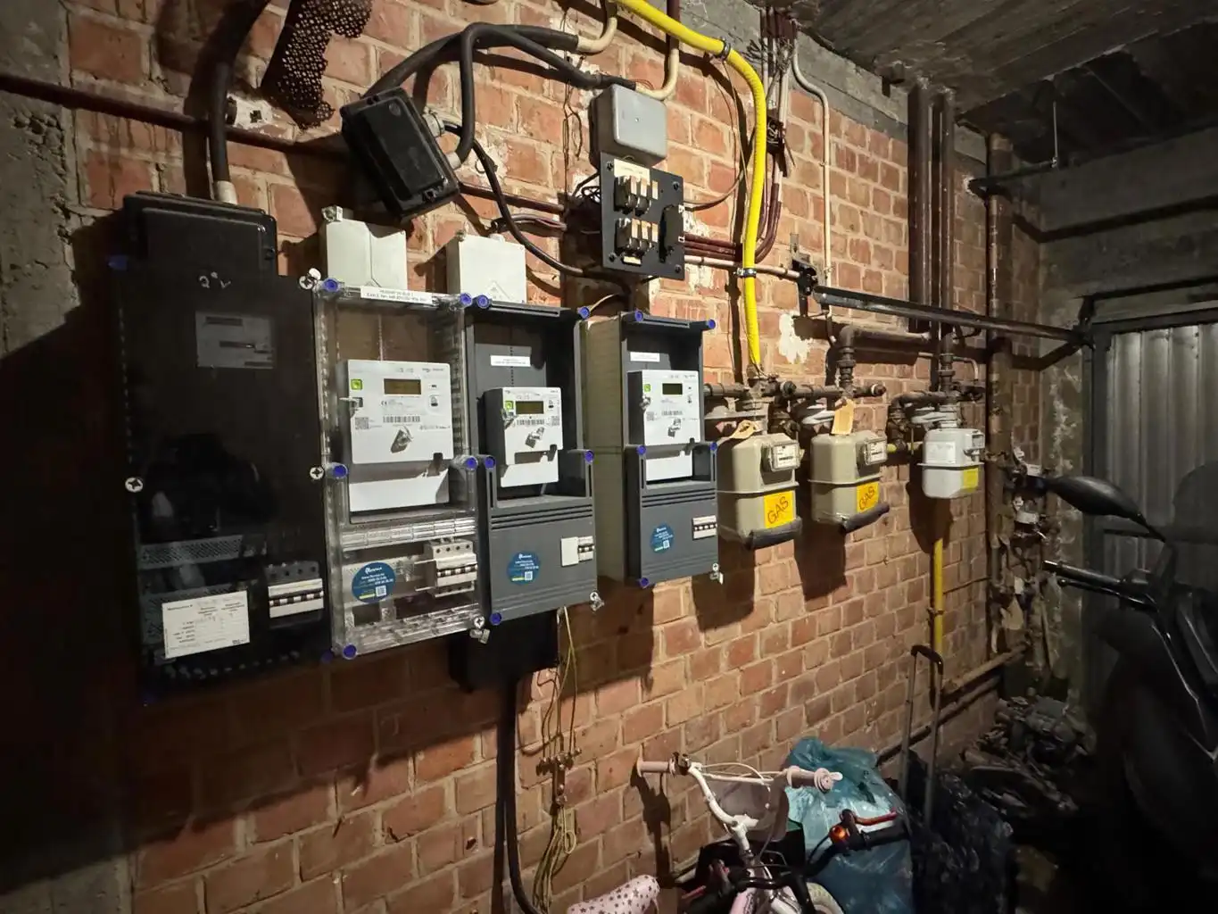 Opbrengsteigendom met 3 appartementen, tuin en 2 garages foto 18