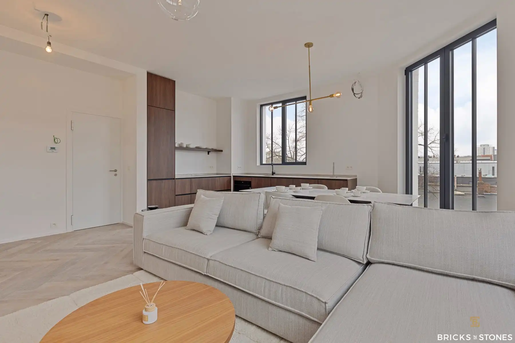 Luxueus gerenoveerd en bemeubeld 3 slaapkamer appartement foto 8