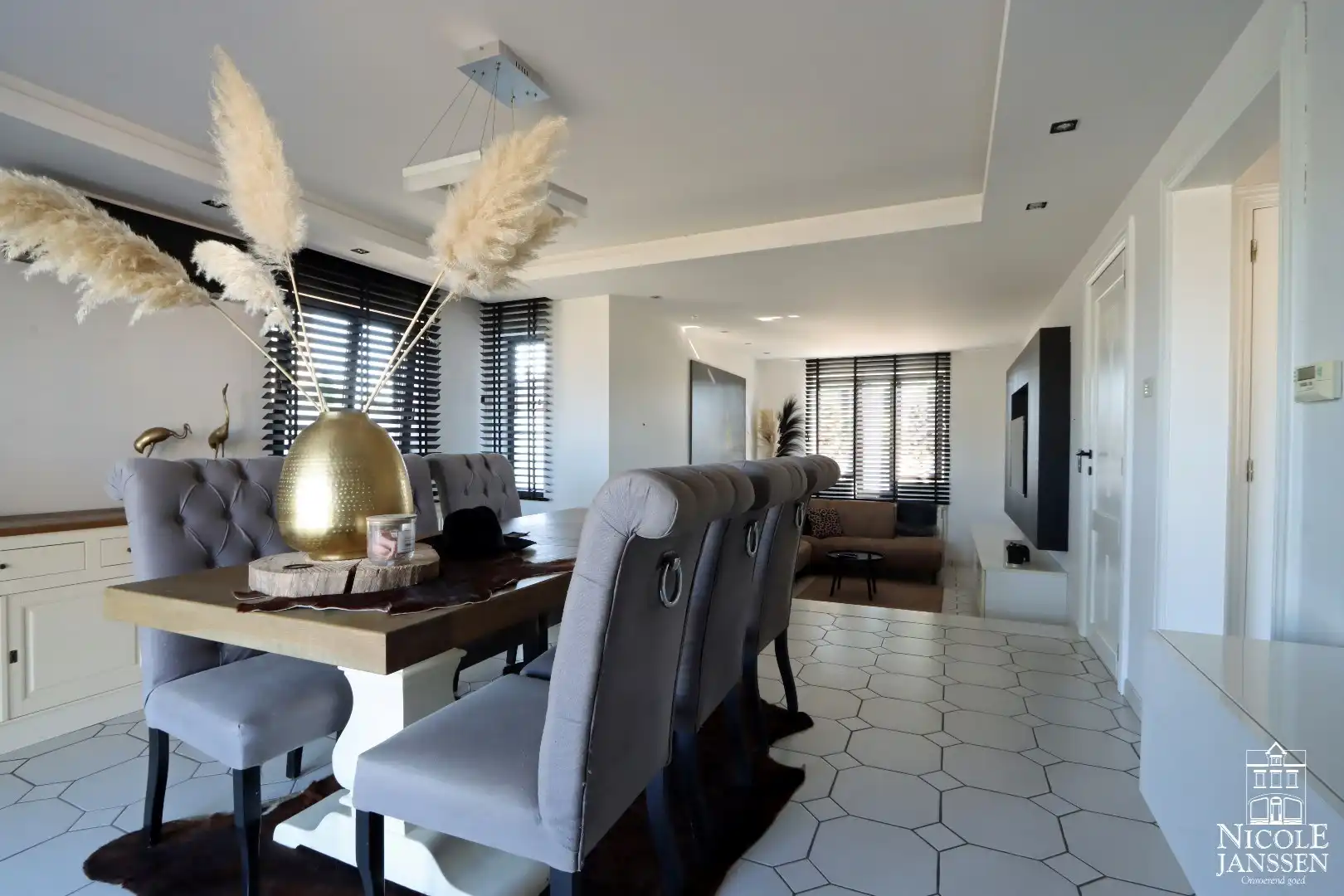 Instapklare gezinswoning met drie slaapkamers, twee badkamers, grote kelder en vrijstaande garage foto 6