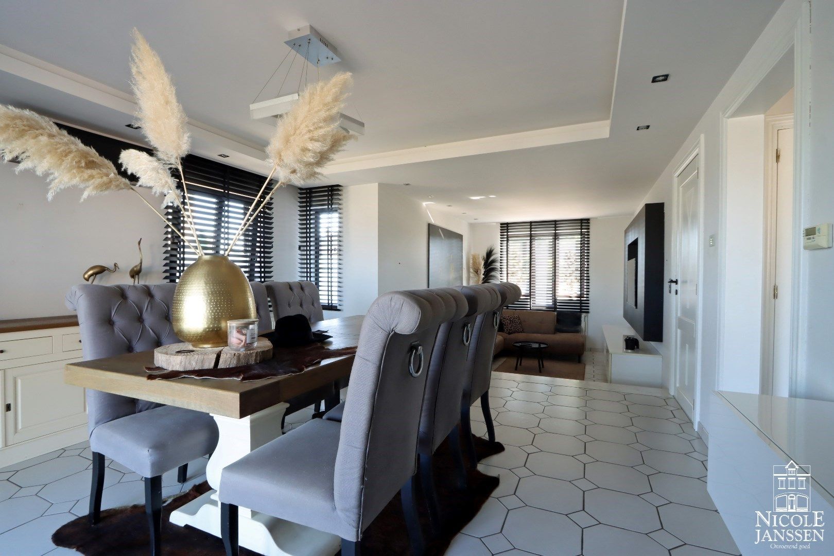 Instapklare gezinswoning met drie slaapkamers, twee badkamers, grote kelder en vrijstaande garage foto 6