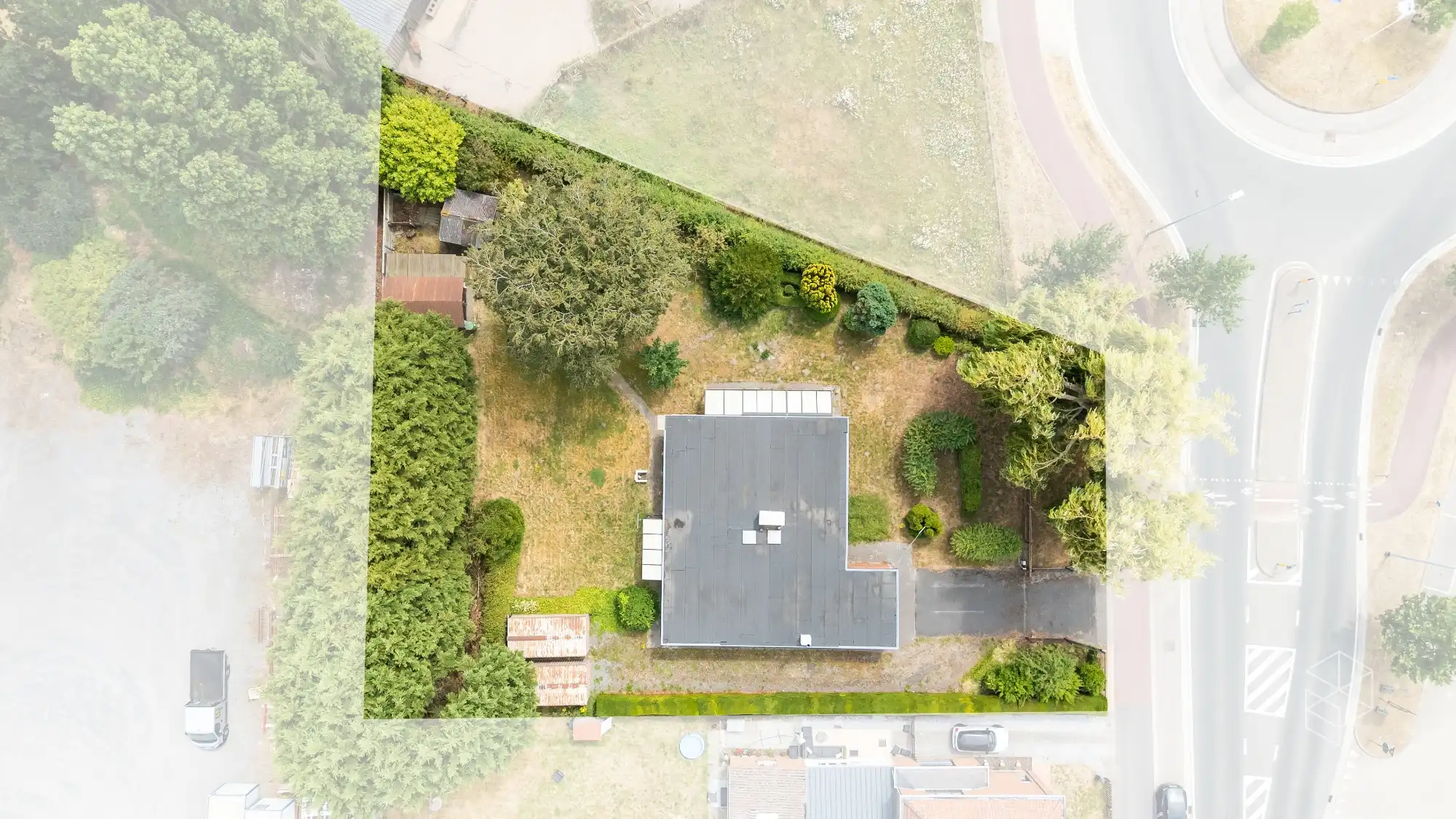 Centraal gelegen gelijkvloerse woning met royale tuin op 1636m² foto 4