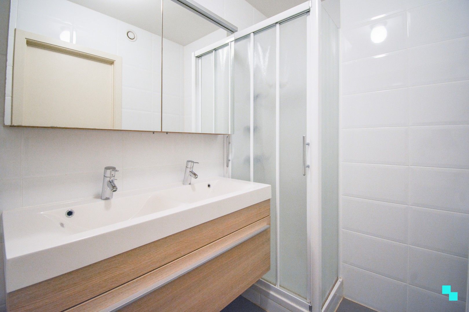 Instapklaar, energiezuinig appartement met staanplaats te Roeselare foto 12