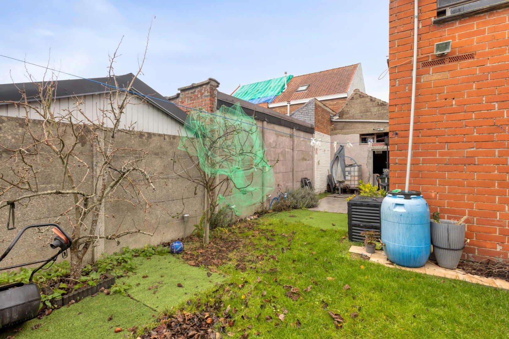 Ruime woning met 4 slaapkamers, garage en tuin in een leuke buurt! foto 17