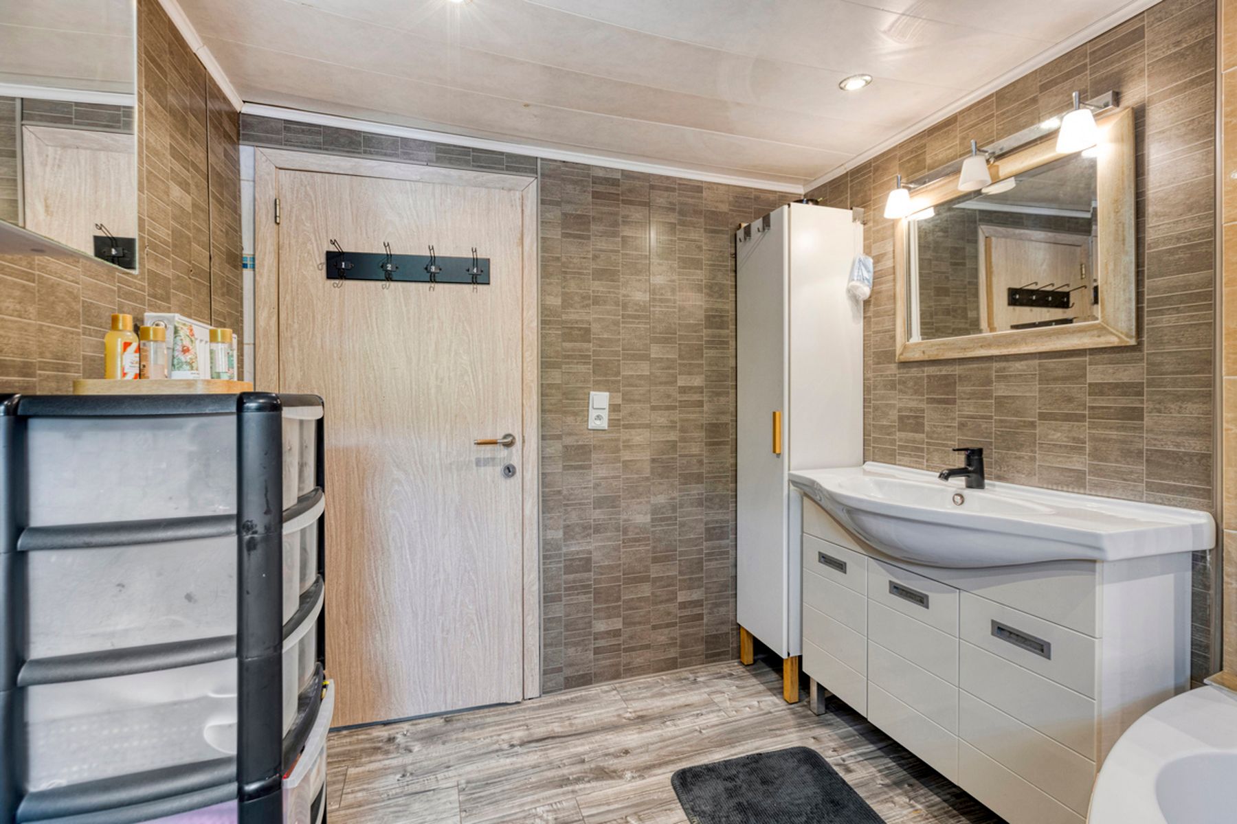 Gerenoveerde woning met 4 slaapkamers, veranda en zwembad. foto 23
