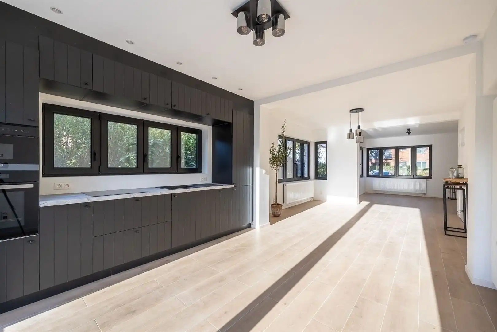 Gerenoveerde woning in zeer geliefde straat in centrum!  foto 3