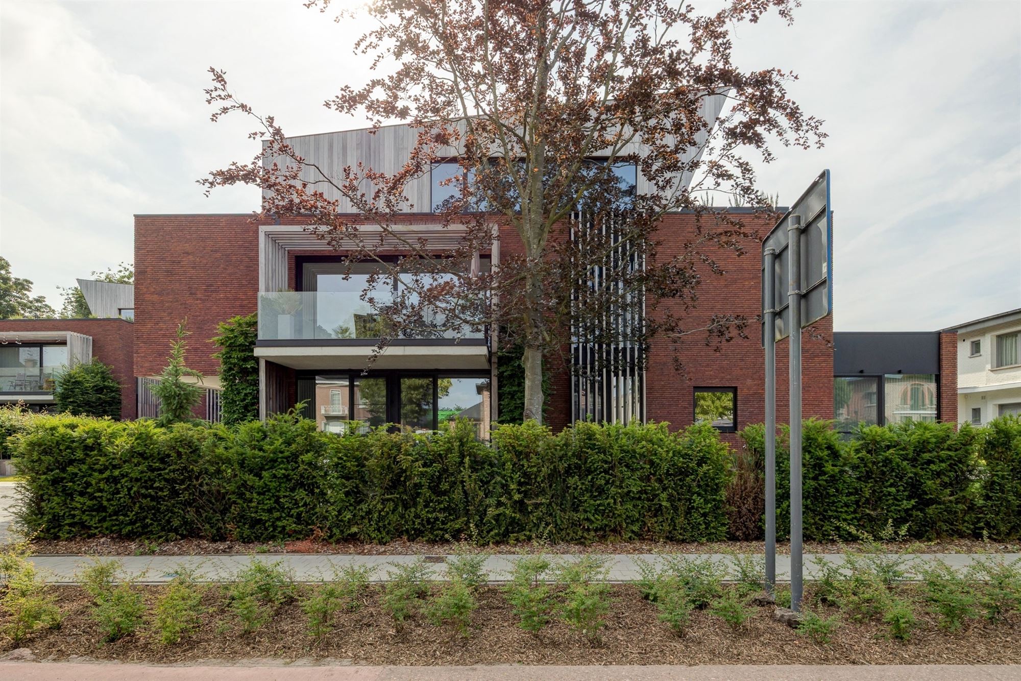 Lichtrijk en luxueus appartement met omvattende tuin foto 34