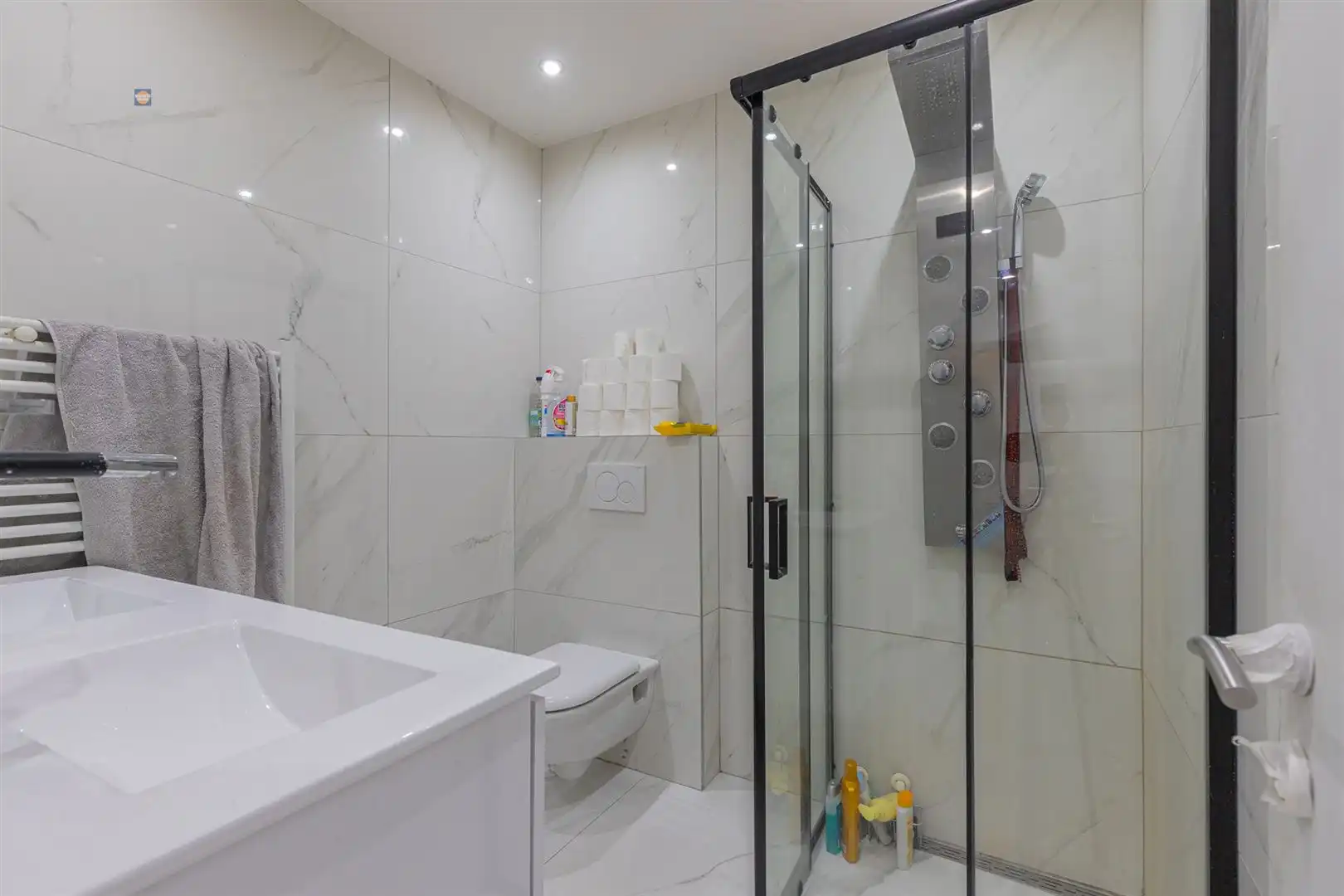 Charmante woning met renovatiepotentieel foto 9