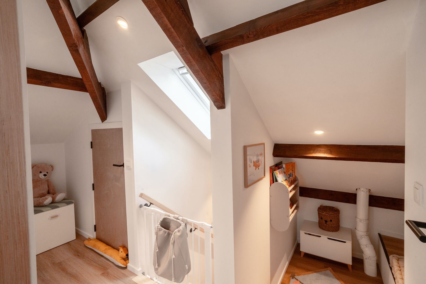 Instapklare en gerenoveerde villa met 3/4 slps en bureau foto 32
