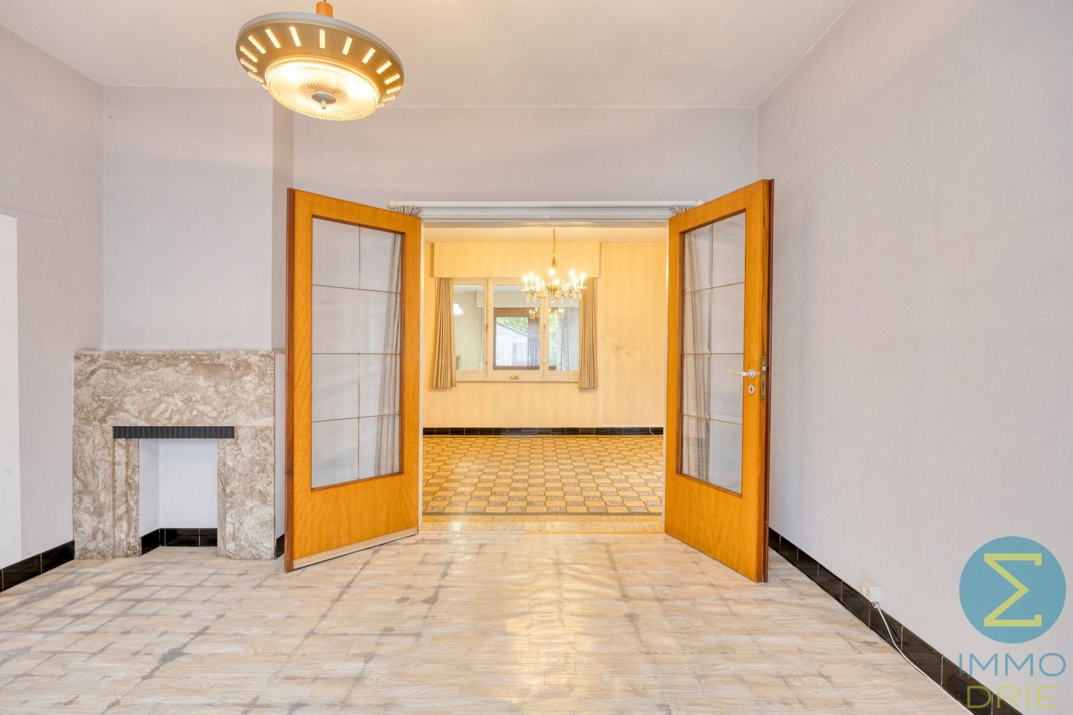 Rustig gelegen te renoveren woning met 3 slpks op 855 m² foto 4