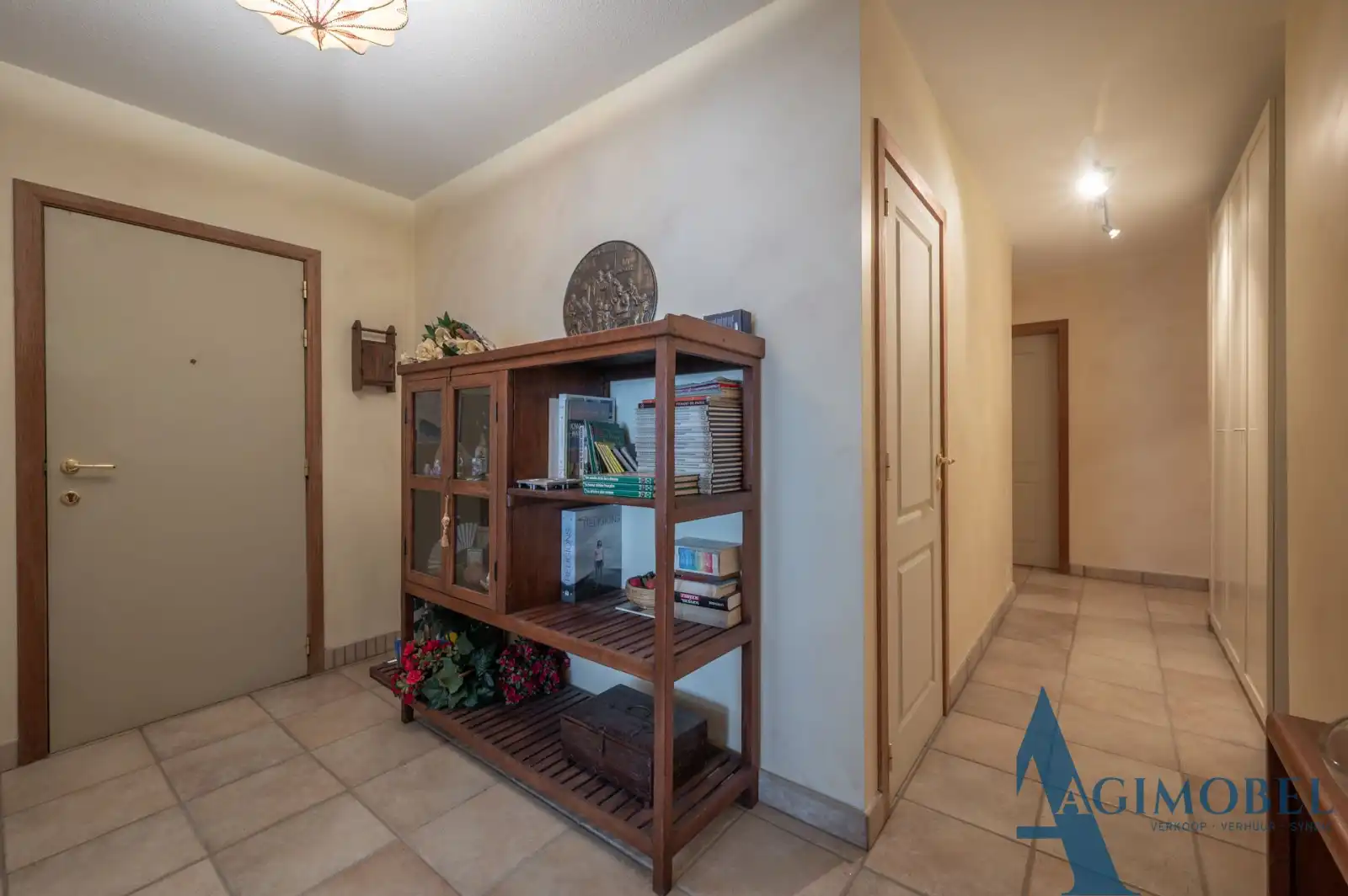 Uitzonderlijk ruim appartement met 4 slaapkamers, veel lichtinval en garage mogelijk vlakbij het Rubensplein! foto 7