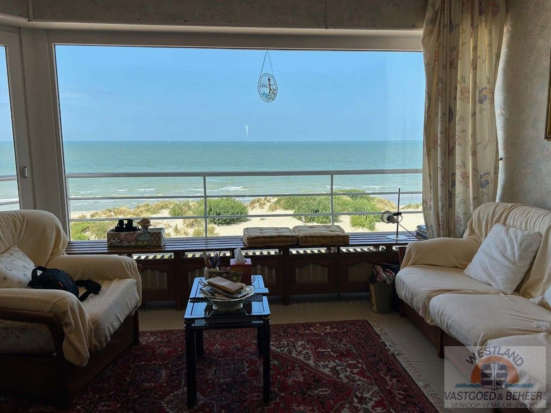 Appartement met twee slaapkamers met frontaal zeezicht foto {{pictureIndex}}