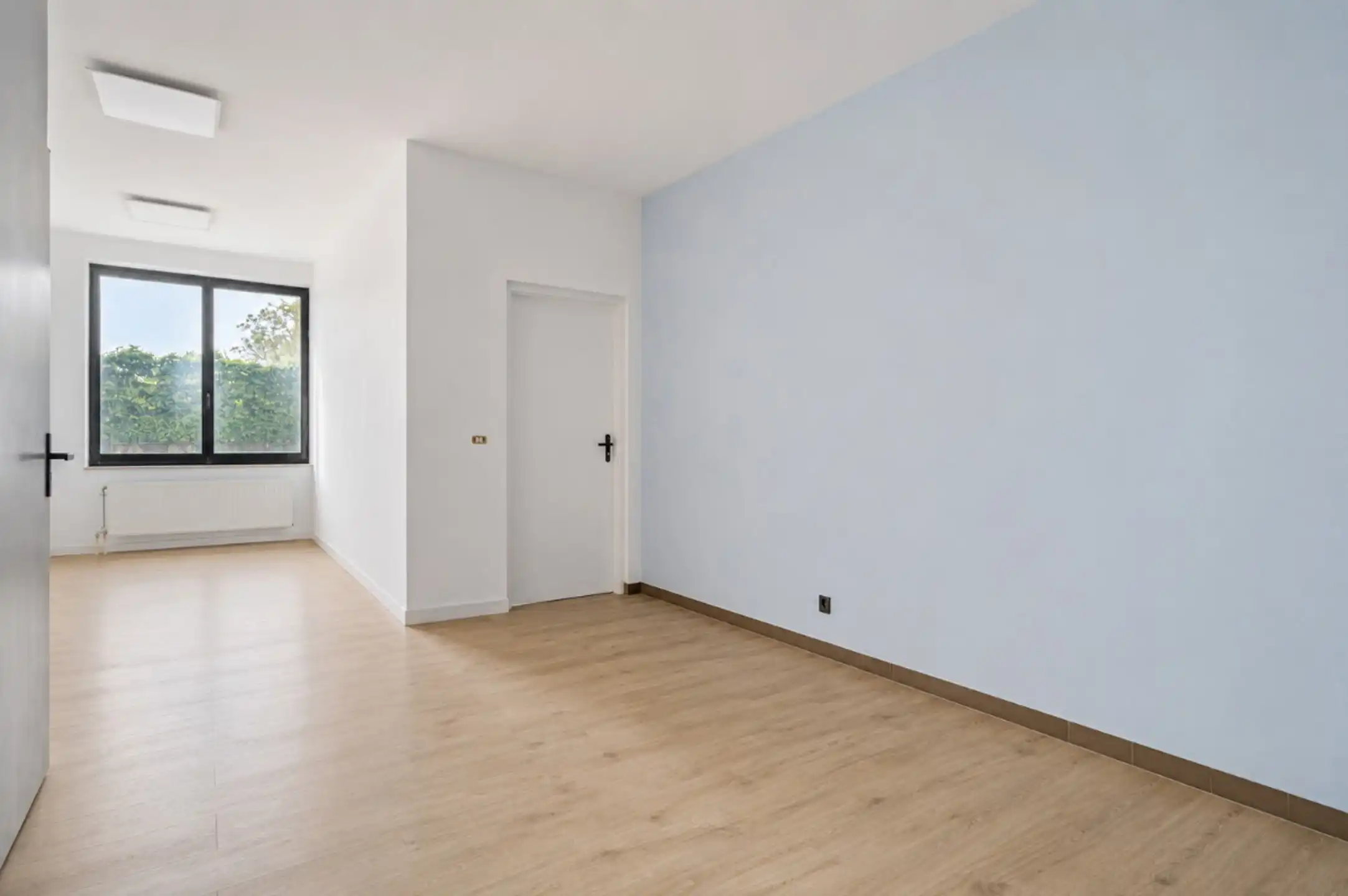 Gelijkvloerse handelsruimte op commerciële toplocatie foto 5