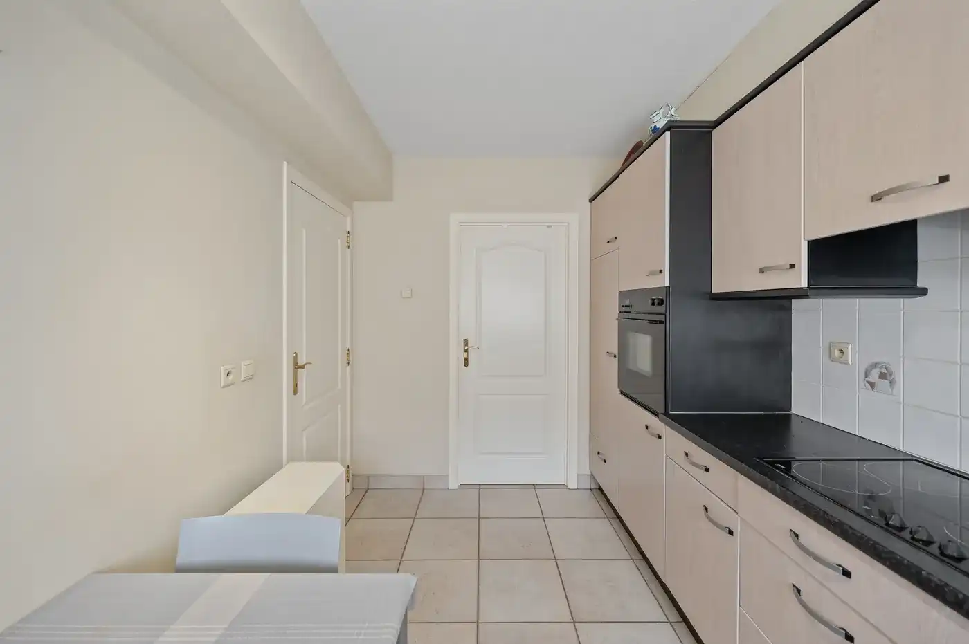 Ruim appartement met veel lichtinval, 2 slaapkamers, garage en kelder foto 10