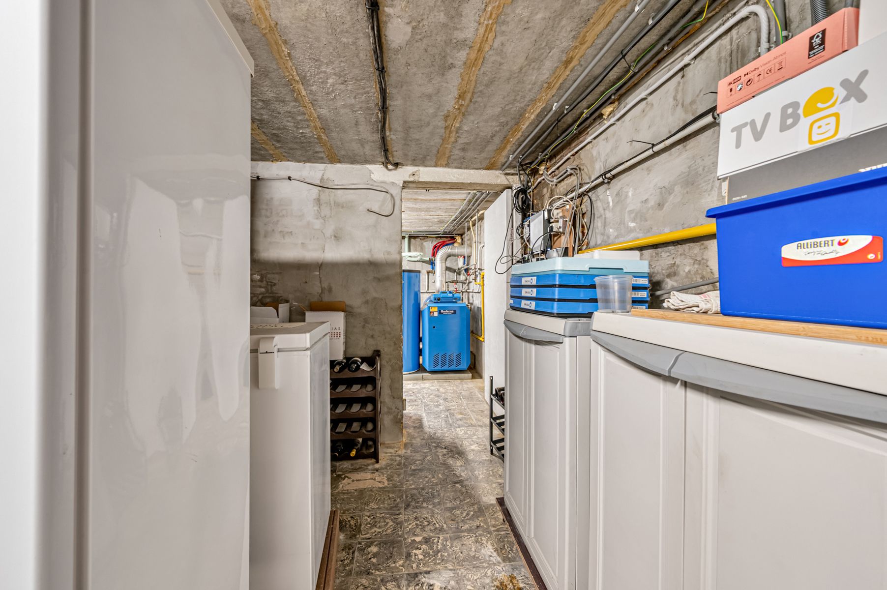 Instapklare en goed onderhouden villa met tuin en garage foto 17