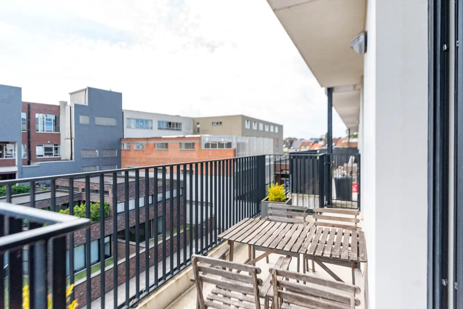 Luxueus appartement met 2 slk, terras en parking foto 8