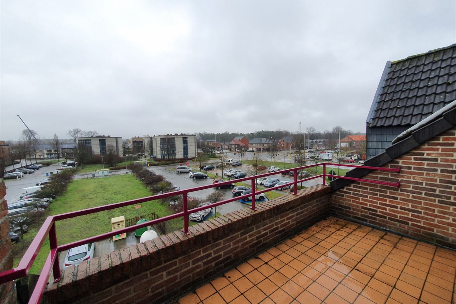 VOLLEDIG GERENOVEERD RUIM APPARTEMENT MET 2 SLAAPKAMERS EN TERRAS. foto 13